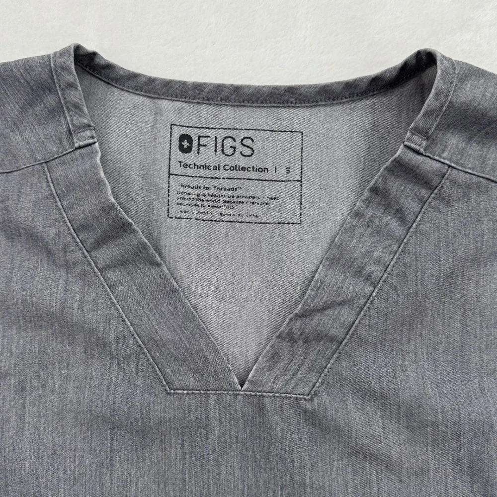 FIGS Scrub Top Mens Small Charcoal Gray Excellent TM3000 V-Neck Technical Top